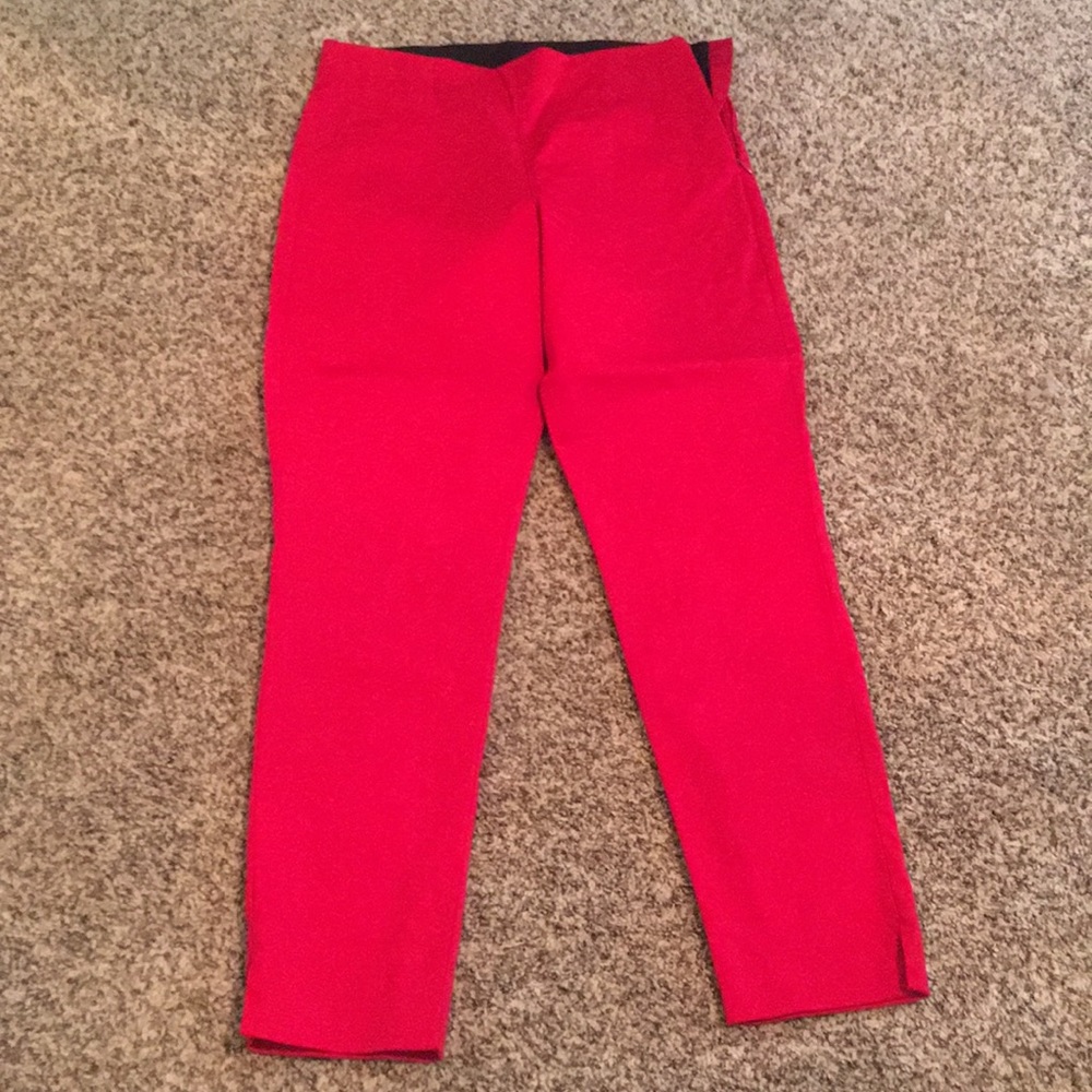 Red cropped pants